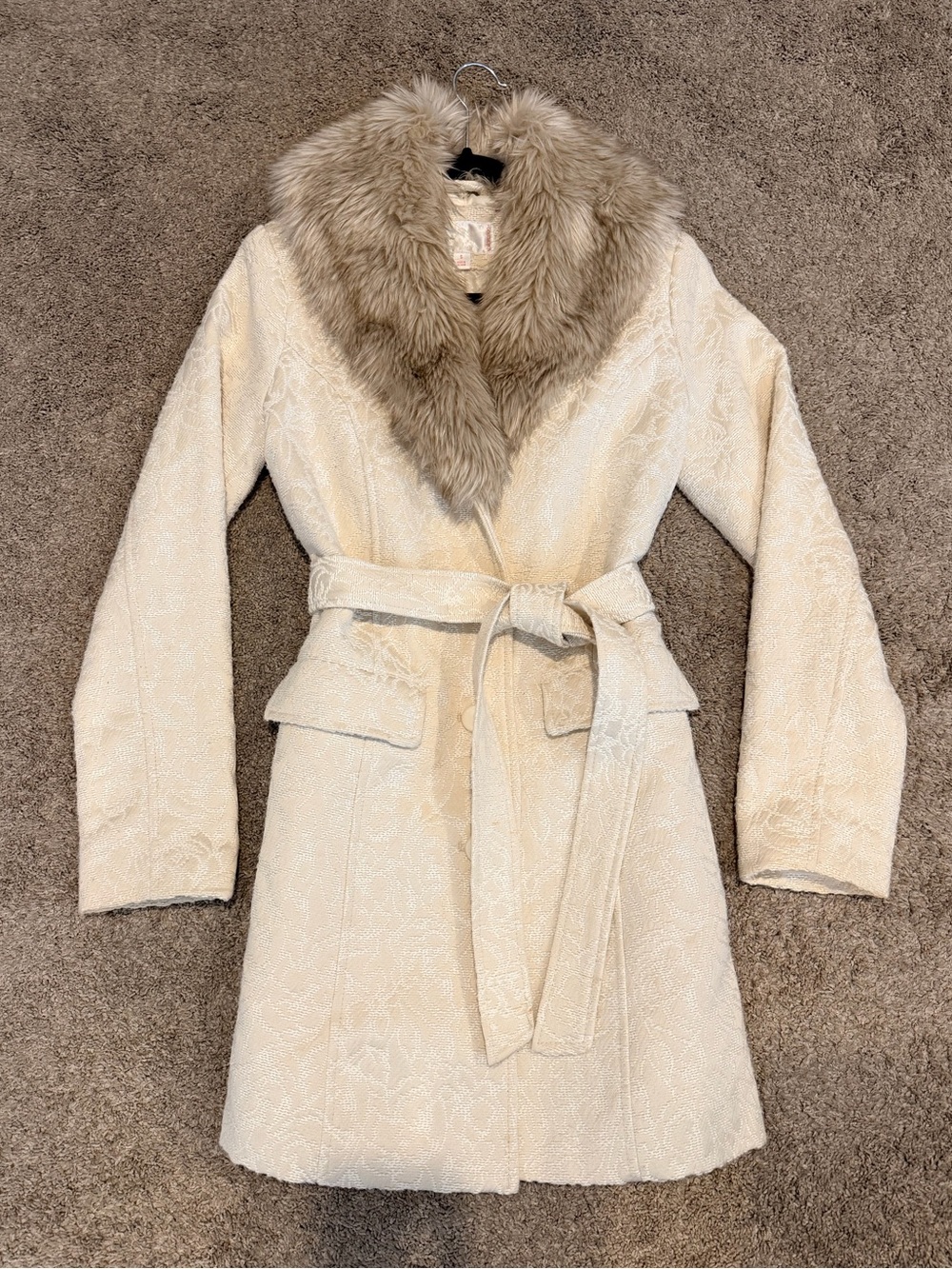 🤩 Xhilaration Penny Lane Style Cream Coat w Faux-Fur Taupe Collar Size Small